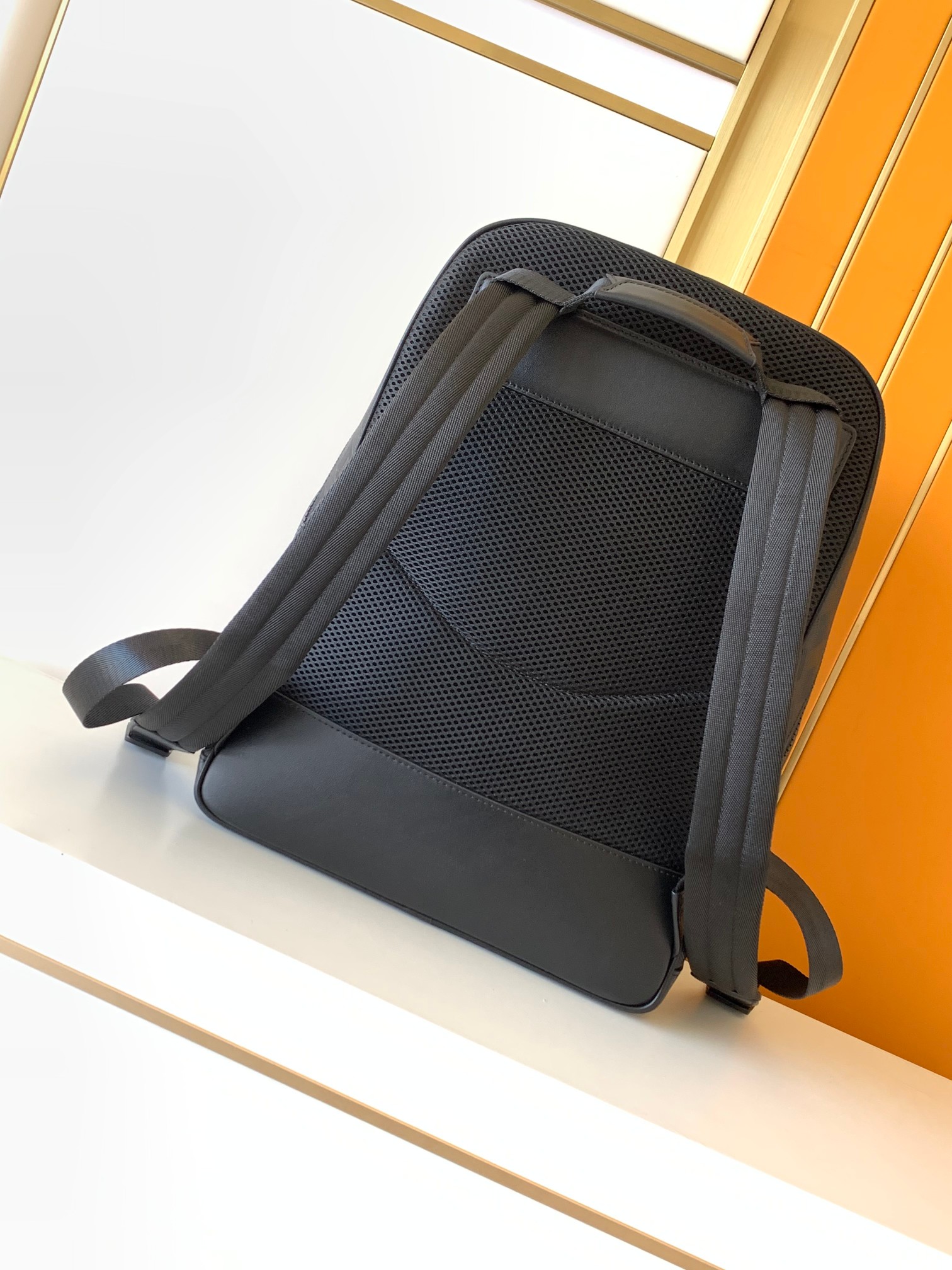 Minimalist Black Embossed Back - Leather Work Rucksack Mens recension och pris